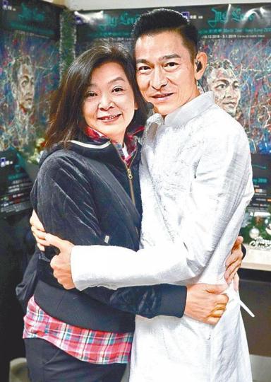 劉德華前晚開騷,「小龍女」陳玉蓮捧場。互聯網圖片 劉德華前晚開騷,「小龍女」陳玉蓮捧場。互聯網圖片