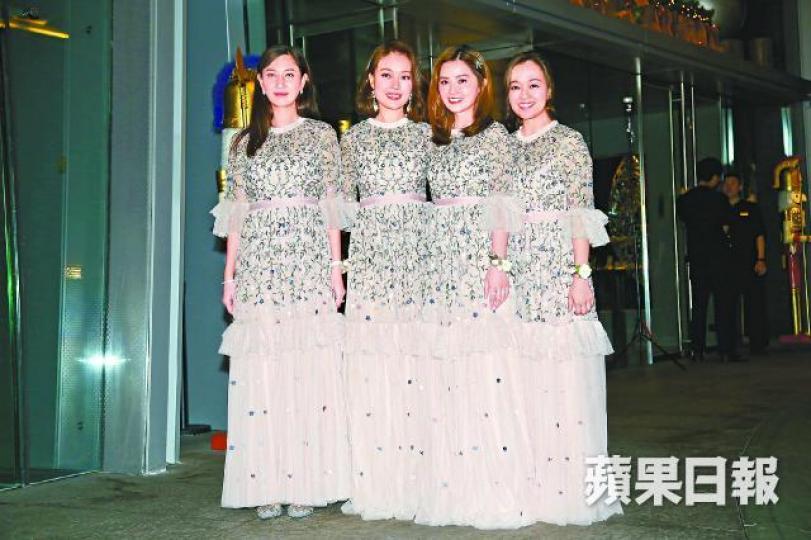 (左起)Yumiko、祖兒、阿Sa與阿嬌同學Cindy為阿嬌做姊妹。張敬軒笑說自己是在娛賓名單。 (左起)Yumiko、祖兒、阿Sa與阿嬌同學Cindy為阿嬌做姊妹。張敬軒笑說自己是在娛賓名單。