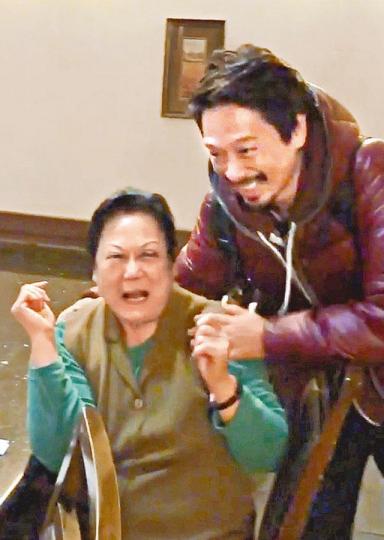 郭偉亮趁聖誕到美國探望母親。互聯網圖片 郭偉亮趁聖誕到美國探望母親。互聯網圖片