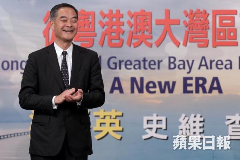 梁振英