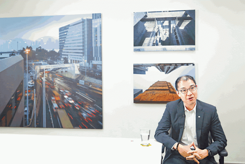 ▲敢言的彭一邦認為,作為公司之首是有責任講出事實真相。▲彭一邦近年雖然不再直接管理建築部,但有項目出現大問題,便會親身上陣扭轉困局。 ▲敢言的彭一邦認為,作為公司之首是有責任講出事實真相。▲彭一邦近年雖然不再直接管理建築部,但有項目出現大問題,便會親身上陣扭轉困局。