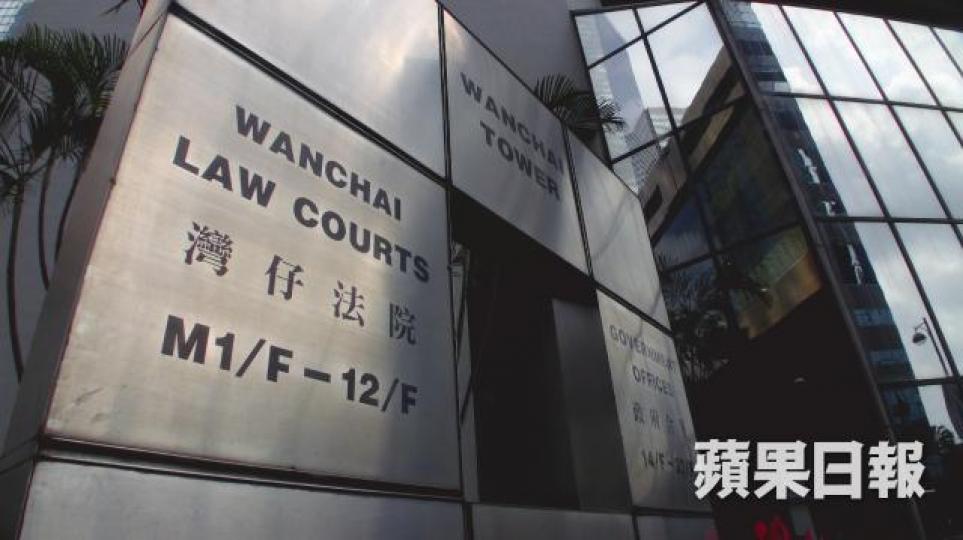 男生昨在區域法院承認兩項非禮罪,獲准保釋至下月18日候判。 男生昨在區域法院承認兩項非禮罪,獲准保釋至下月18日候判。