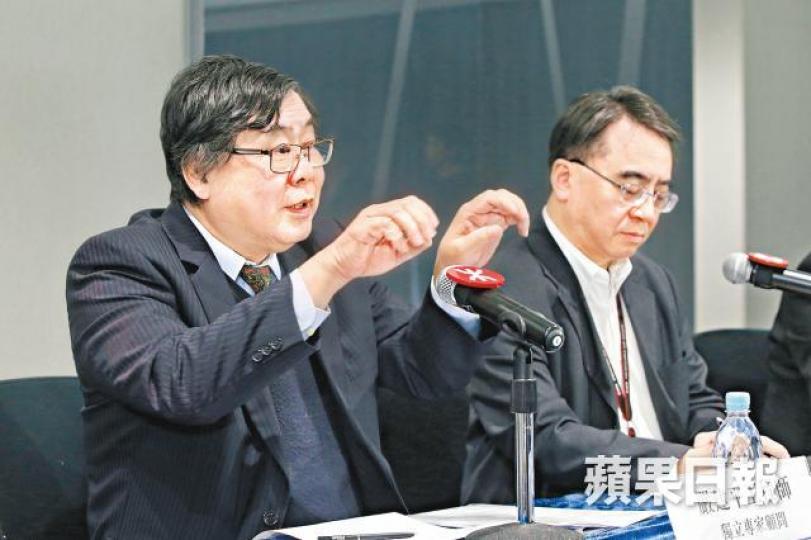 港鐵獨立專家顧問嚴建平（左）早前聲稱鋼筋扭入螺絲帽六圈已合安全，右為常務總監金澤培。