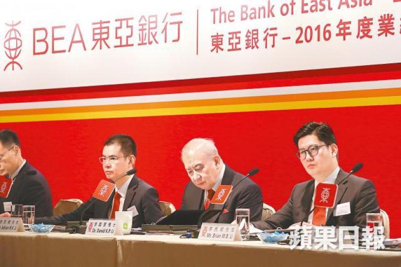 李民橋（左）及李民斌（右）已晉身東亞董事局。