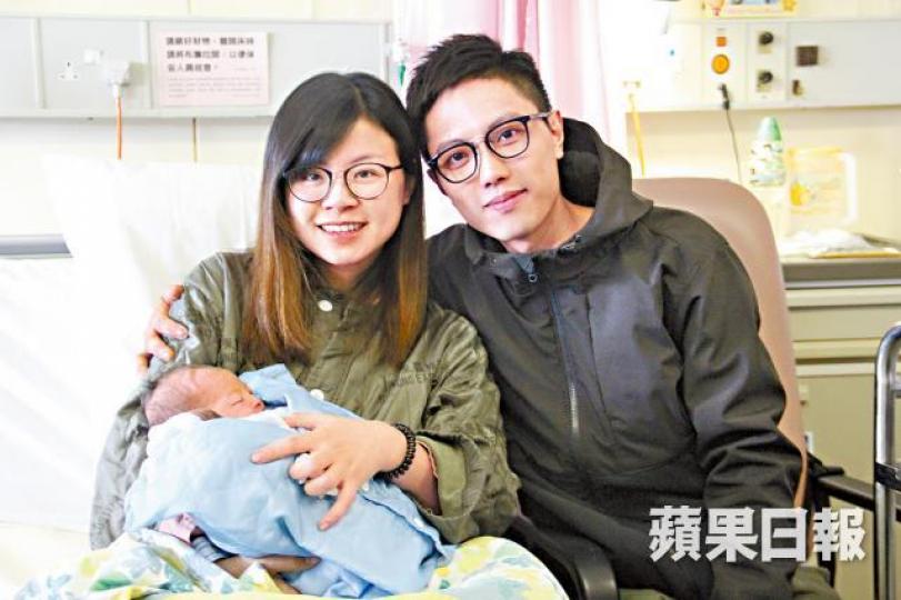 元旦女嬰父母希望她健康成長。翁鈺輝攝