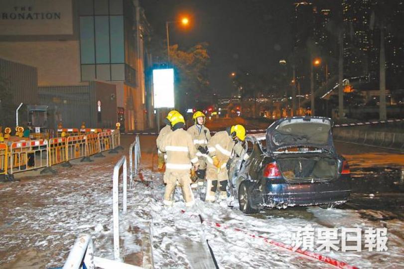 兇徒事後燒車毀滅證據，消防員到場灌救。司徒韋桐攝被襲事主的七人車車身有被撞毀痕迹。被斬傷司機送院治理。