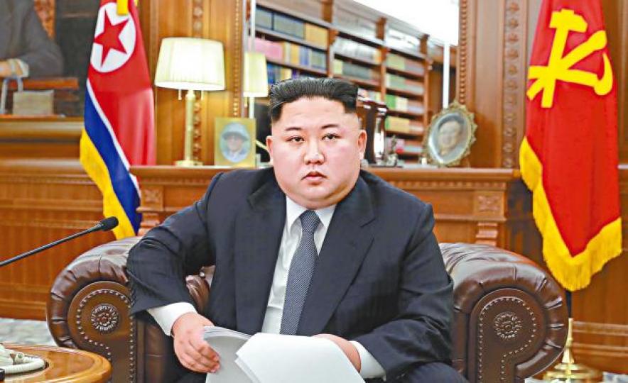 金正恩穿西裝及在書房發表賀詞，稱已準備好隨時再開美朝峯會。美聯社