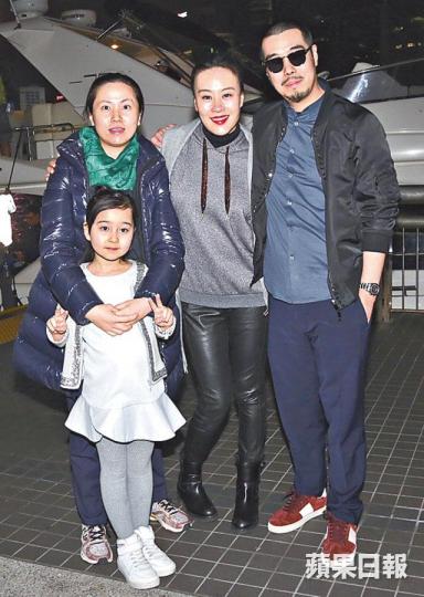 鄔君梅（中）與童星Elena Cai相處融洽，二人前日拍完出海戲後，周顯揚更請大家去慶功。