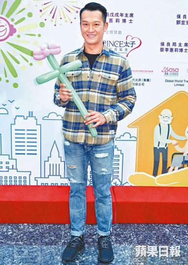 吳浩康表示如果翻撻鍾舒漫，一定是自己做主動。鍾舒漫胡楓昨日專程到機場出席關懷長者活動。
