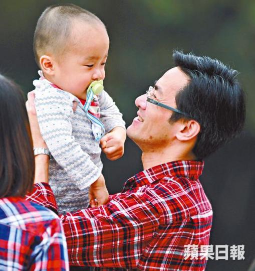 男士侍產假下周五起由三天增至五天。資料圖片 男士侍產假下周五起由三天增至五天。資料圖片