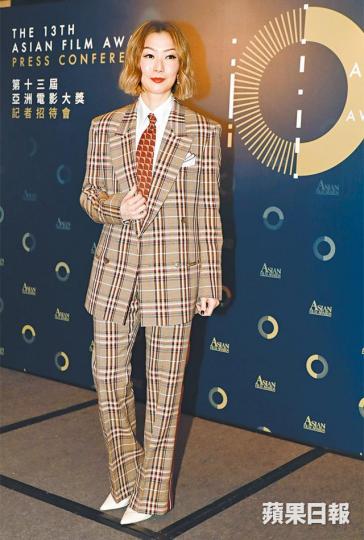 Sammi笑言想和小鮮肉合作拍愛情小品。導演杜琪峯昨日出席亞洲電影大獎記者會，公佈本屆入圍名單。