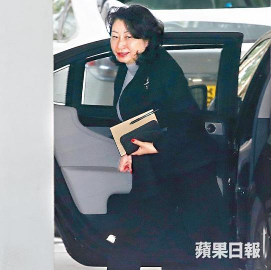 鄭若驊民望評分跌至上任以來新低。 鄭若驊民望評分跌至上任以來新低。
