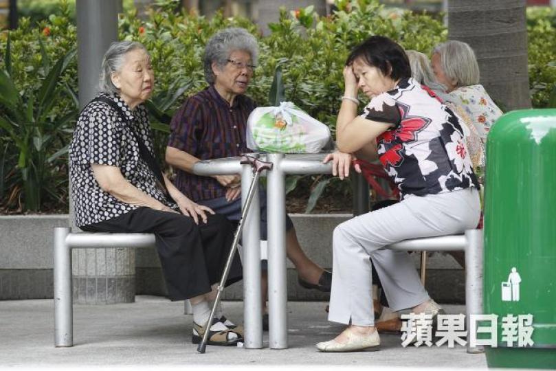 長者利用安老按揭及終身年金計劃,可每月取得穩定收入,直至終老。資料圖片 長者利用安老按揭及終身年金計劃,可每月取得穩定收入,直至終老。資料圖片
