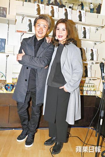 張崇德新書中提到曾為太太劉美娟寫了三首歌。