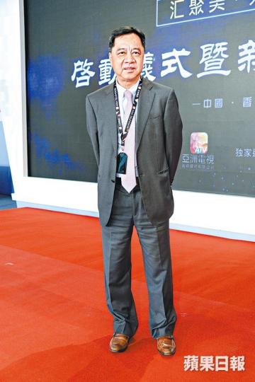何麗全否認亞視財赤，更表示下星期會有新節目推出。
