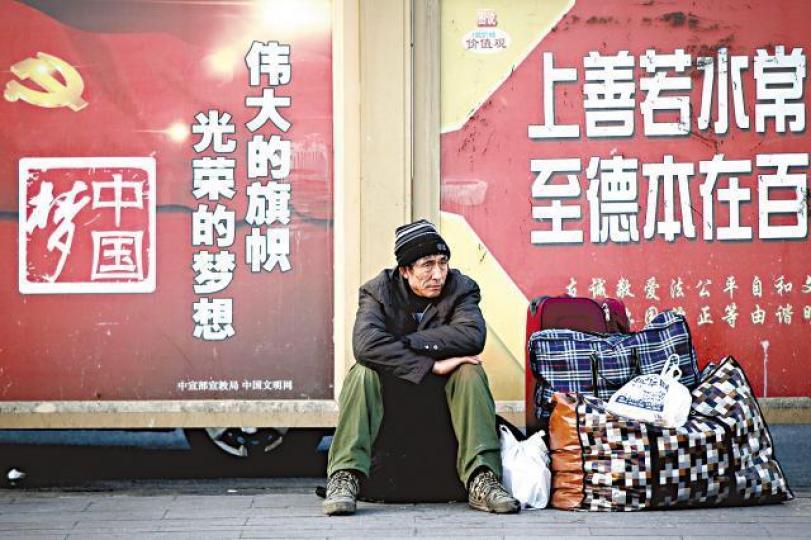 內地去年經濟增長放緩,專家對今年表現稱難樂觀,料下行壓力大,中國夢遇挑戰。美聯社 內地去年經濟增長放緩,專家對今年表現稱難樂觀,料下行壓力大,中國夢遇挑戰。美聯社