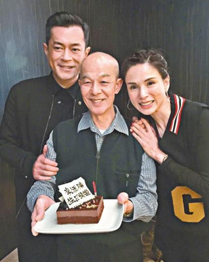 古仔與李若彤前晚再相聚，兼為監製李添勝（中）補祝生日。微博圖片
