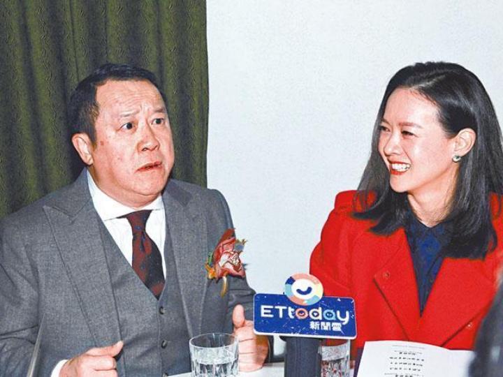 志偉昨日到台北出席餐廳開幕活動，提起早前北海道車禍，他坦言當時跟死神好接近。台灣《蘋果日報》曾寶儀對父親逃過一劫，感到欣慰。台灣《蘋果日報》志偉撞車後被揭孖化妝師Vanus同遊北海道。互聯網圖片志偉日前到台北工作時，在機場表現輕鬆，原來他要吃不少止痛藥。資料圖片