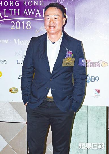 王喜被問到是否到亞視發展，他一臉愕然。修哥與羅蘭姐昨日獲頒長者活力藝人獎。
