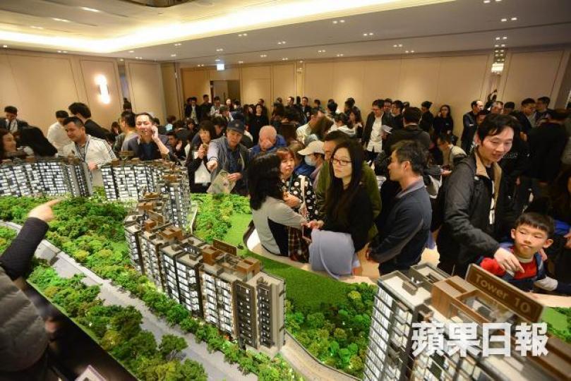 最近幾星期,一手樓盤賣得不俗,市場氣氛改善,這會逐漸帶動二手市場回穩。 資料圖片 最近幾星期,一手樓盤賣得不俗,市場氣氛改善,這會逐漸帶動二手市場回穩。 資料圖片