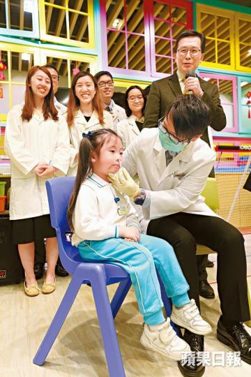 目前幼童流感接種率僅30%。資料圖片最新數據顯示爆發流感的幼稚園數目,已佔整體近40%,較上周近20%高。 目前幼童流感接種率僅30%。資料圖片最新數據顯示爆發流感的幼稚園數目,已佔整體近40%,較上周近20%高。