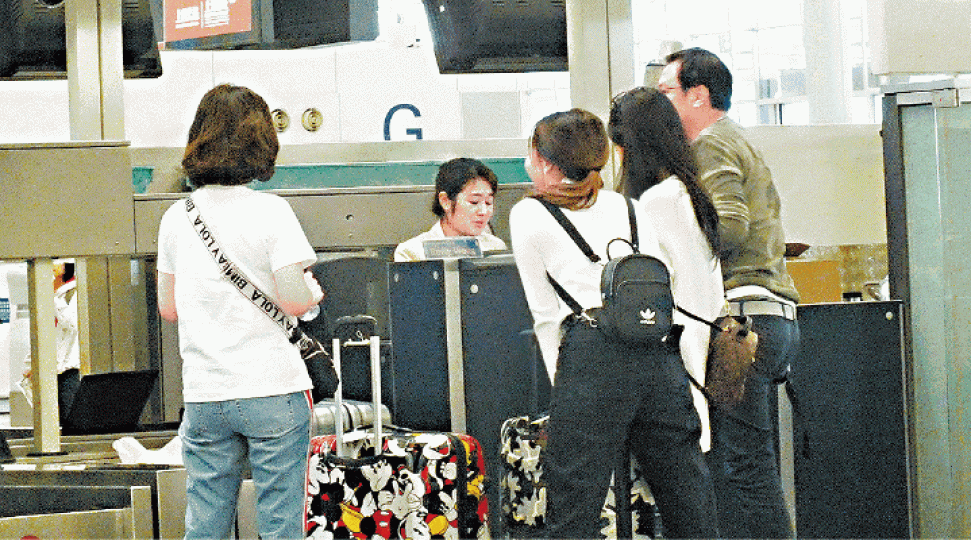 新加坡航空向更改航班消費者收取200美元手續費,有消費者不滿買票前旅行社網站未有清晰顯示手續費詳情。資料圖片 新加坡航空向更改航班消費者收取200美元手續費,有消費者不滿買票前旅行社網站未有清晰顯示手續費詳情。資料圖片