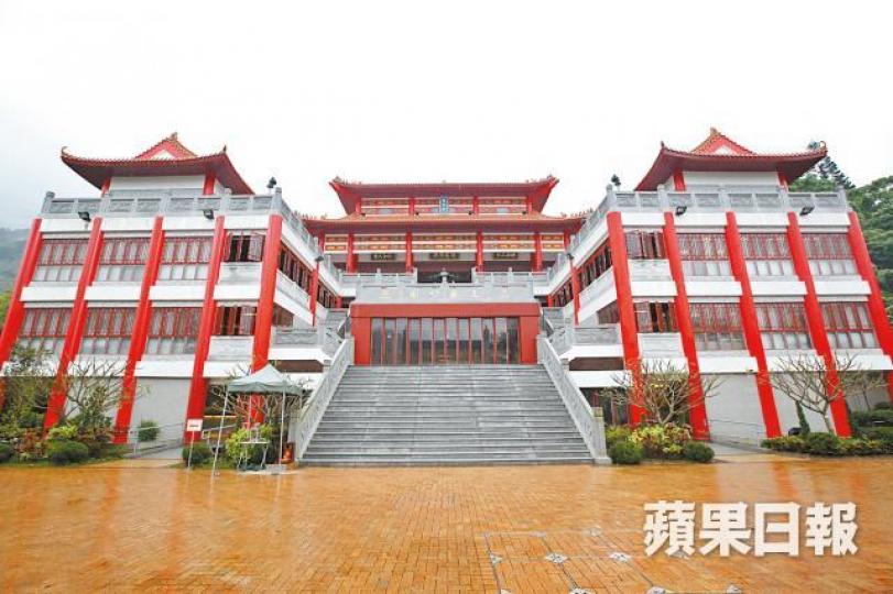 思親公園的土地由仁濟醫院及蓬瀛仙館擁有。 思親公園的土地由仁濟醫院及蓬瀛仙館擁有。
