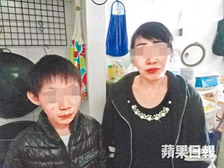 辜女士指因擔心兒子病況及不滿護士所言,才一時衝動。現時為流感高峯期,廣華醫院急症室服務需求大增。翁鈺輝攝 辜女士指因擔心兒子病況及不滿護士所言,才一時衝動。現時為流感高峯期,廣華醫院急症室服務需求大增。翁鈺輝攝