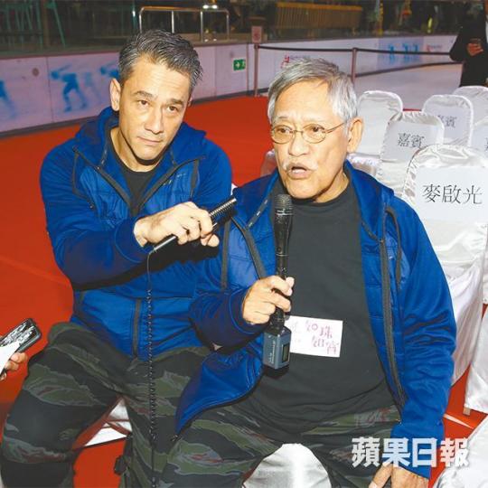 現年79歲的吳耀漢前晚在首映直言腎功能只剩約一成，需要每日洗腎。吳耀漢新戲上映，太太、兒子吳嘉龍及其女友現身撐場。《如珠如寶》一班演員前晚在九龍塘出席首映禮。