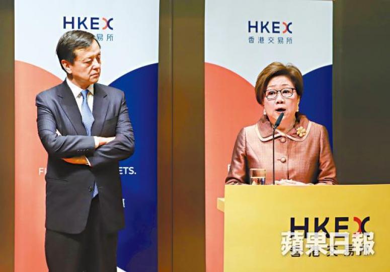 史美倫去年上任港交所主席,擬為高管訂立一套交棒制度;旁為行政總裁李小加。 史美倫去年上任港交所主席,擬為高管訂立一套交棒制度;旁為行政總裁李小加。