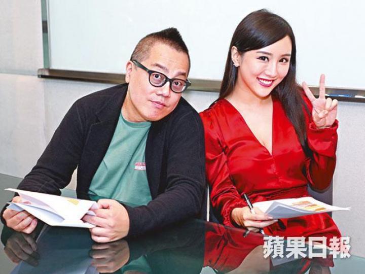 身穿紅色deep V嘅DaDa，噚日同導演彭浩翔到《蘋果》主持《動腦Q》。MIRROR同ERROR噚日到《蘋果》直播，先向觀眾拜早年。阿Dee（左二）為咗玩《動腦Q》搞到冇晒data上網。