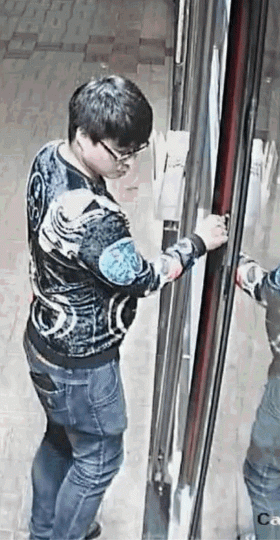 閉路電視拍下找錢黨騙徒容貌。 閉路電視拍下找錢黨騙徒容貌。