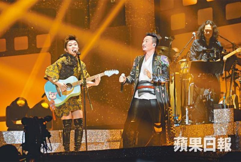 鄭中基前晚演繹陳明憙的新歌《放下》。
