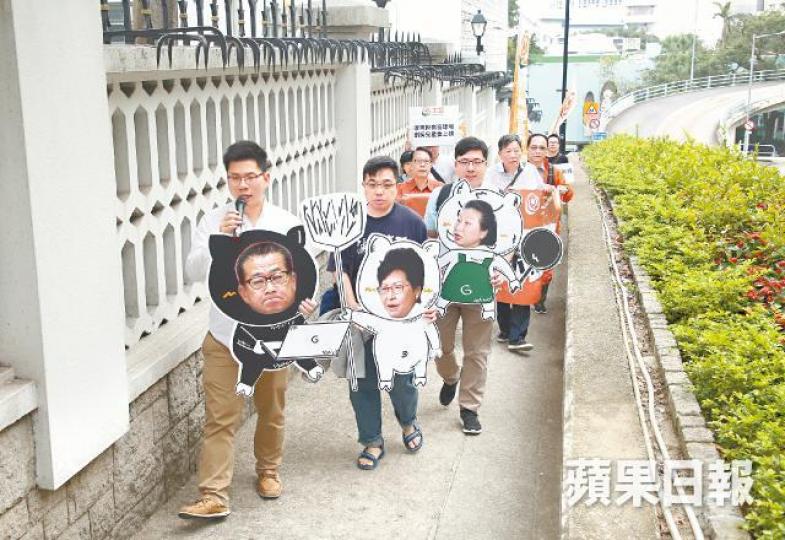 【促痛改前非】工黨希望特區政府新一年在施政上痛改前非。張柏基攝【勿剝削長者】民協要求政府回復原有的長者綜援申領資格。何穎賢攝【籲善用儲備】民建聯促特區政府善用儲備,推出更多利民紓困措施。【要彰顯公義】工聯會籲陳茂波制訂預算案時要「彰顯公義」。 【促痛改前非】工黨希望特區政府新一年在施政上痛改前非。張柏基攝【勿剝削長者】民協要求政府回復原有的長者綜援申領資格。何穎賢攝【籲善用儲備】民建聯促特區政府善用儲備,推出更多利民紓困措施。【要彰顯公義】工聯會籲陳茂波制訂預算案時要「彰顯公義」。