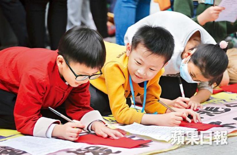 社協認為應調撥單程證配額,予有子女獨留香港的內地單親家長。 社協認為應調撥單程證配額,予有子女獨留香港的內地單親家長。