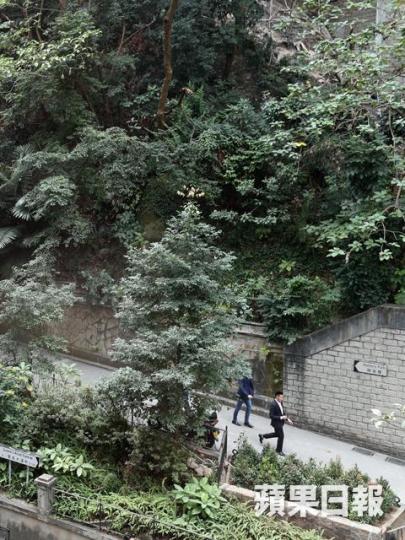 「長遠防治山泥傾瀉計劃」工程合約由土木署批出,承建商需為指定的斜坡進行岩土調查、安全風險分析、加固措施及設計建議及進行改善工程。 「長遠防治山泥傾瀉計劃」工程合約由土木署批出,承建商需為指定的斜坡進行岩土調查、安全風險分析、加固措施及設計建議及進行改善工程。