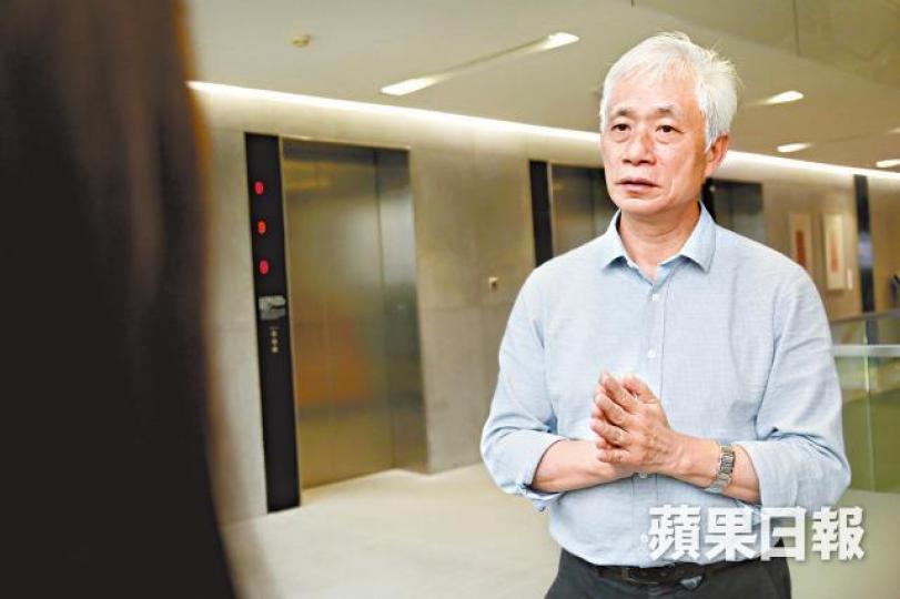 梁耀忠指上屆收集超區提名票很困難。 梁耀忠指上屆收集超區提名票很困難。