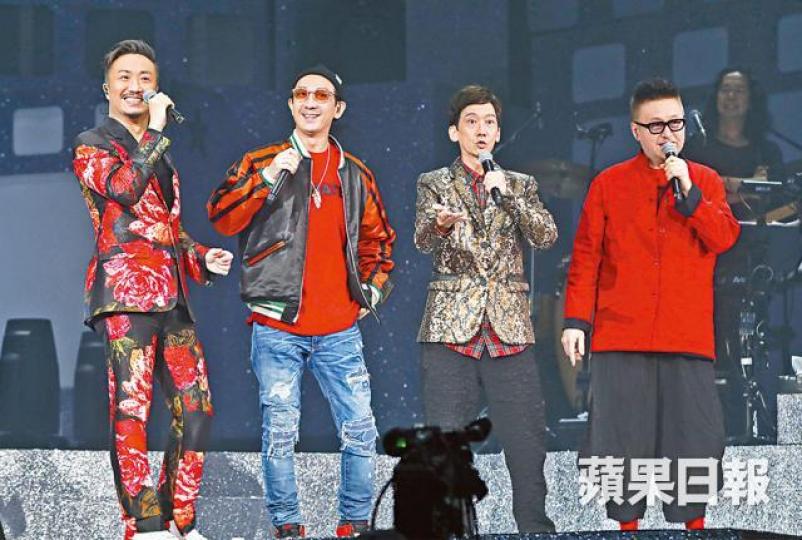 （左起）鄭中基、李璨琛、張達明及谷德昭《龍咁威》系列元老級人馬，前晚在台上宣佈將開拍第三集。鄭中基完騷後，與太太、女兒及父親三代同堂出席慶功宴。