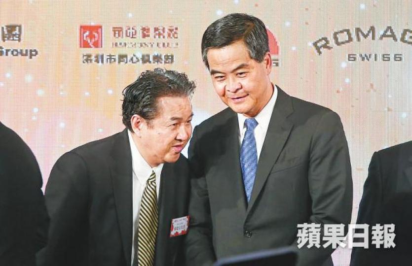 楊建文與梁振英關係密切。 楊建文與梁振英關係密切。