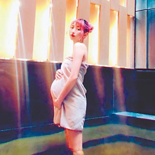 阮民安老婆陀B已8個月，早前去日本工作順便影寫真。互聯網圖片阮民安話自己鍾意仔，所以唔打算再追個女。互聯網圖片