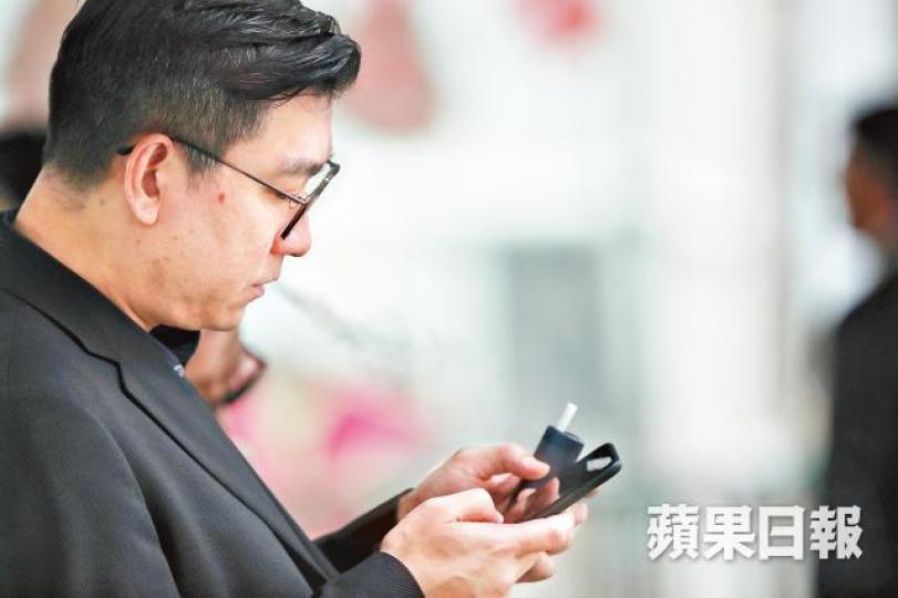 港府昨公佈禁止加熱煙進口本港，惟市民持有產品自用不屬違法。何家達攝