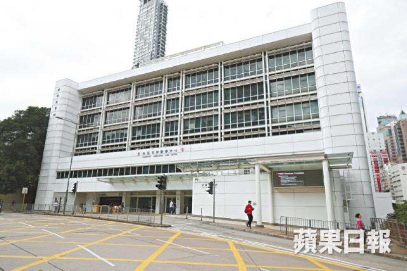 死者生前需長期到灣仔鄧肇堅醫院的貝夫人普通科門診覆診。 死者生前需長期到灣仔鄧肇堅醫院的貝夫人普通科門診覆診。