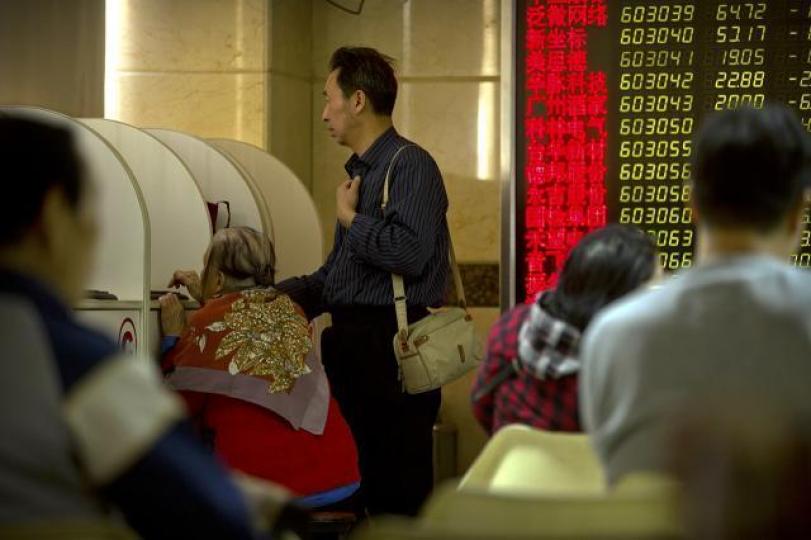 大陸無乜保留咁放水，中國投資者即使心底裏不信，都炒咗先算，仲要炒到鬼咁狼死。　資料圖片