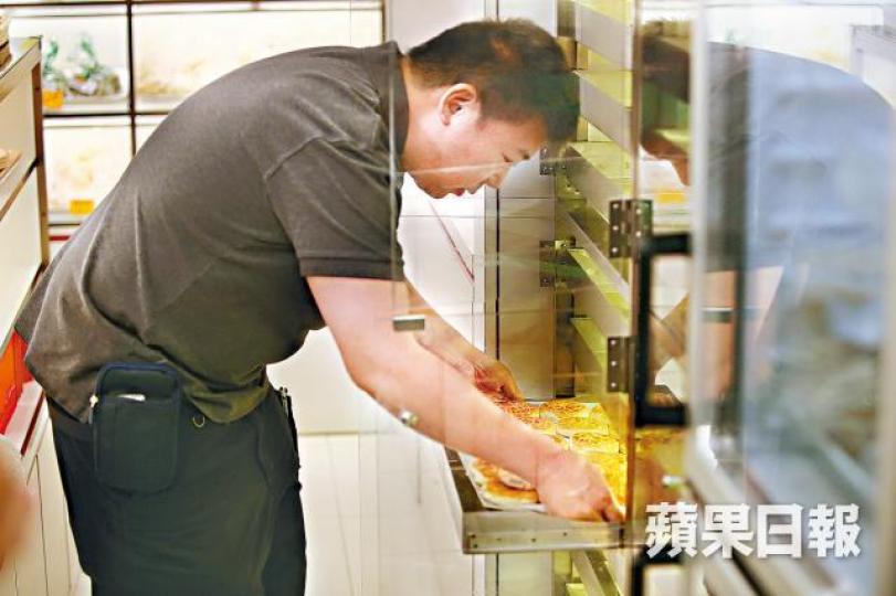 做人和做餅一樣,謝興之從父親身上學懂要堅持信念。 做人和做餅一樣,謝興之從父親身上學懂要堅持信念。