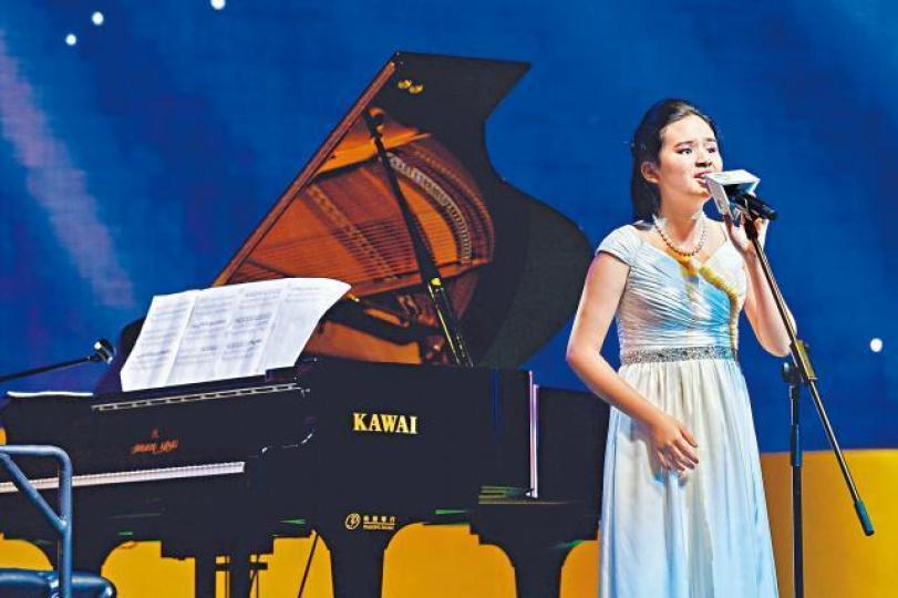 音樂是無國界語言,Michelle以歌傳心,令大家感受其音樂熱情。Michelle積極參與慈善活動,去過孟加拉探訪貧窮小朋友。 音樂是無國界語言,Michelle以歌傳心,令大家感受其音樂熱情。Michelle積極參與慈善活動,去過孟加拉探訪貧窮小朋友。
