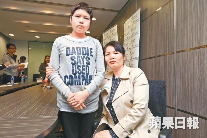 卓嵐(左)成功擺脫地貧折磨,毋須再接受輸血及除鐵,更即將停藥。李潤芳攝
卓嵐(左)成功擺脫地貧折磨,毋須再接受輸血及除鐵,更即將停藥。李潤芳攝