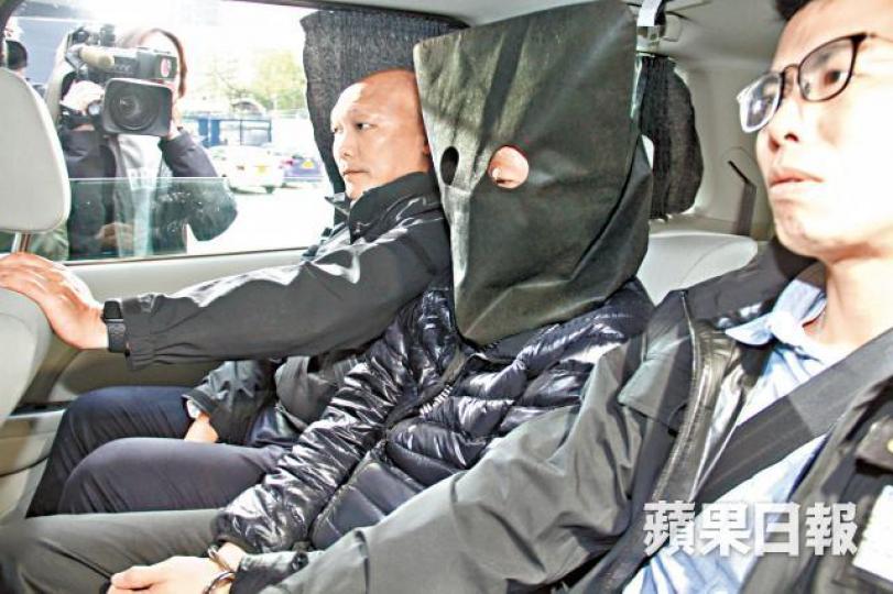 疑犯昨午由內地公安移交予香港警方帶署調查。黎家駒攝 疑犯昨午由內地公安移交予香港警方帶署調查。黎家駒攝