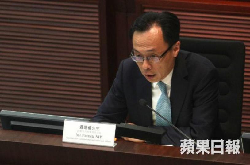政制及內地事務局局長聶德權表示,投票安排如何影響選舉結果,不在政府考慮之列。張志華攝 政制及內地事務局局長聶德權表示,投票安排如何影響選舉結果,不在政府考慮之列。張志華攝