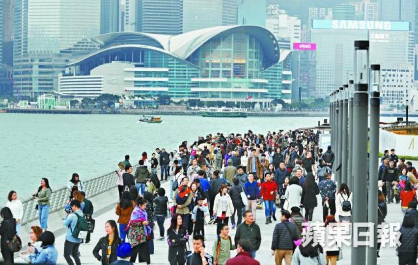 旅發局預測今年訪港人次繼續上升,當中近八成是內地客。資料圖片 旅發局預測今年訪港人次繼續上升,當中近八成是內地客。資料圖片