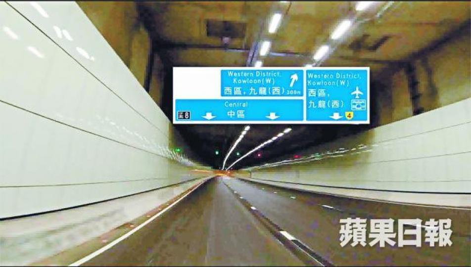 繞道中環出口前300米路段改為虛線,讓司機切線往西區等地。 繞道中環出口前300米路段改為虛線,讓司機切線往西區等地。